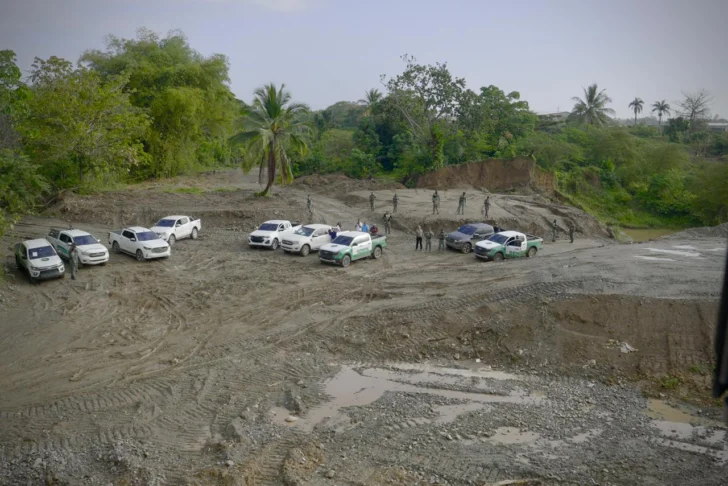Medio Ambiente interviene el río Haina para recuperar su cauce y detener la extracción ilegal de agregados