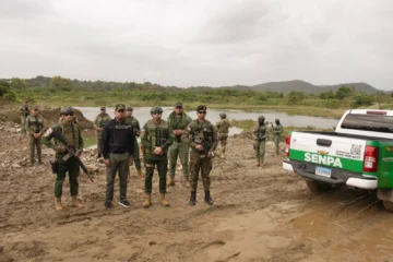 Medio Ambiente interviene el río Haina para recuperar su cauce y detener la extracción ilegal de agregados Medio Ambiente interviene el río Haina para recuperar su cauce y detener la extracción ilegal de agregados