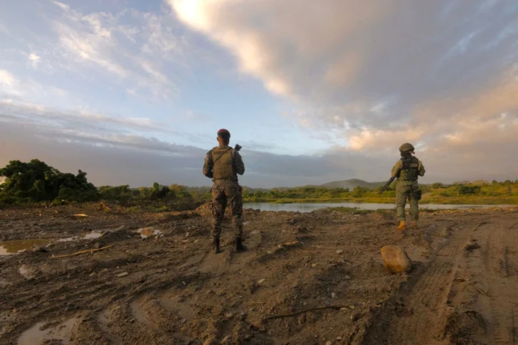 Medio Ambiente interviene el río Haina para recuperar su cauce y detener la extracción ilegal de agregados