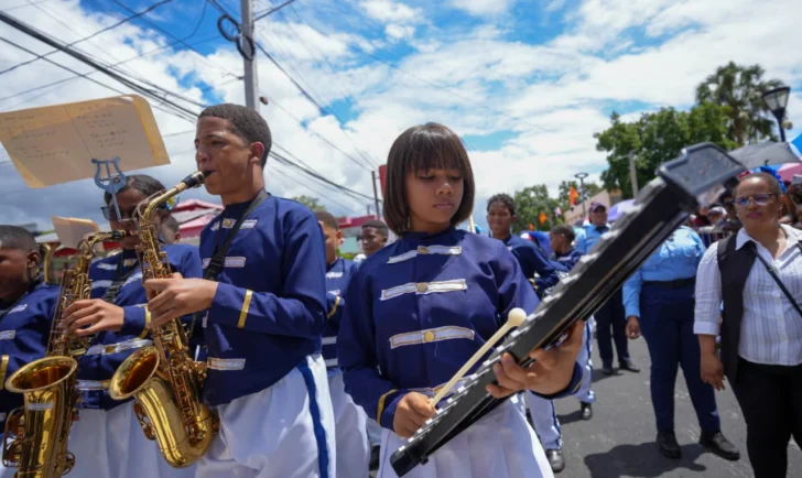 Abinader encabeza desfile cívico militar por el 182 aniversario de la Batalla del 19 de Marzo