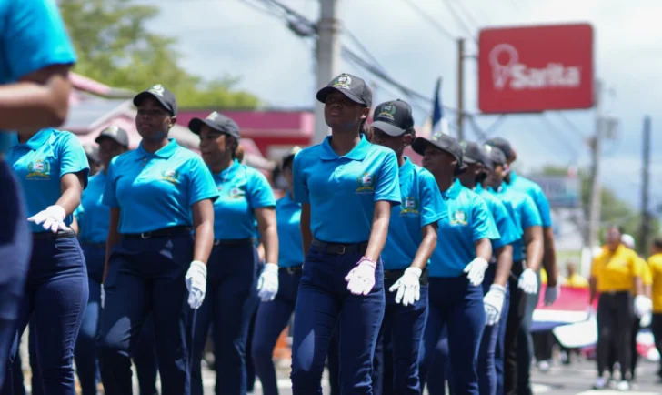 Abinader encabeza desfile cívico militar por el 182 aniversario de la Batalla del 19 de Marzo