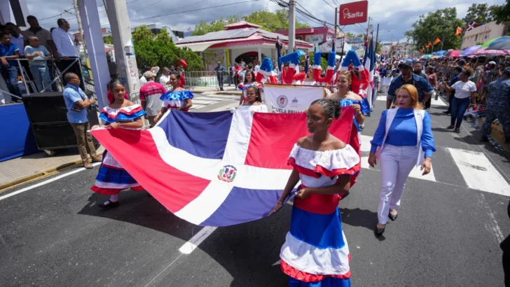 Abinader encabeza desfile cívico militar por el 182 aniversario de la Batalla del 19 de Marzo