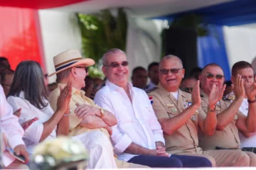 Abinader encabeza desfile cívico militar por el 182 aniversario de la Batalla del 19 de Marzo