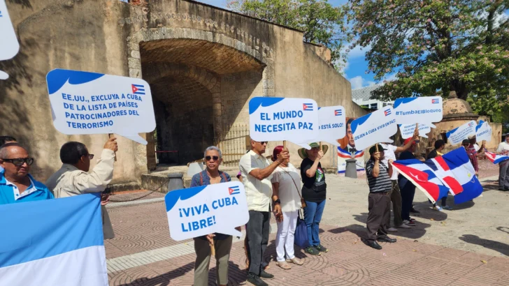 Manifiesto dominicano reafirma solidaridad con Cuba y rechaza el bloqueo Manifiesto dominicano reafirma solidaridad con Cuba y rechaza el bloqueo