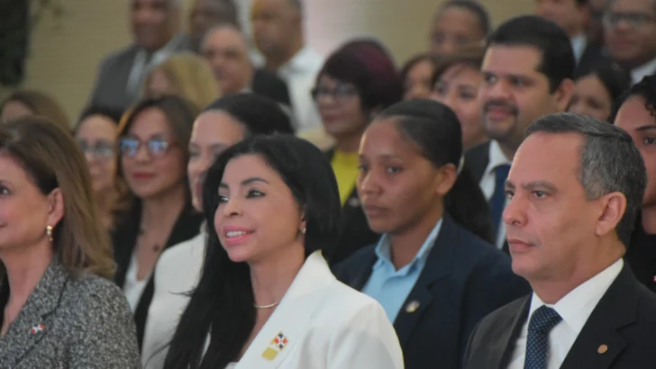 Yeni Berenice Reynoso impulsa fiscalías comunitarias y anuncia un centro integral contra la trata en Boca Chica