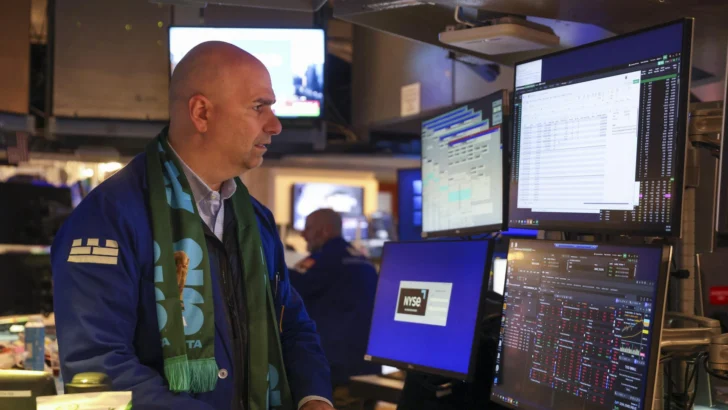 Wall Street cae ante escalada del precio del petróleo y tensiones en Ormuz