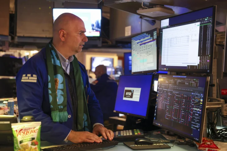 Wall Street cae ante escalada del precio del petróleo y tensiones en Ormuz