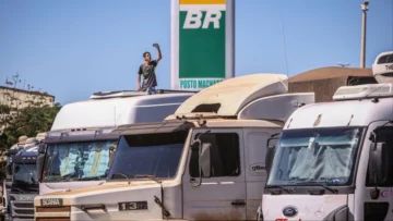 Brasil se apresura a evitar huelga de camioneros por crisis petrolera