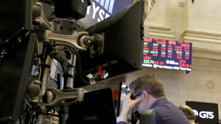 Wall Street termina en rojo una semana marcada por las amenazas sobre el estrecho de Ormuz