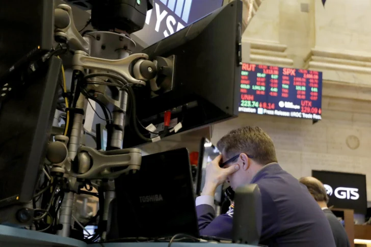 Wall Street termina en rojo una semana marcada por las amenazas sobre el estrecho de Ormuz