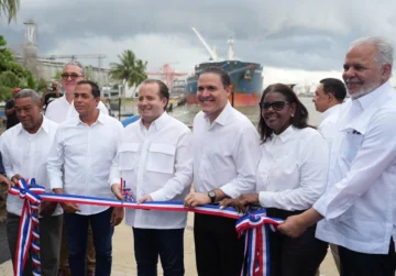 Ministro Paliza y Jean Luis Rodríguez inauguran muelle pesquero de Haina; suman 19 entregados por APORDOM