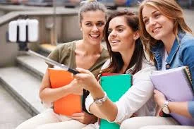 Mujeres dominan la matrícula universitaria en República Dominicana