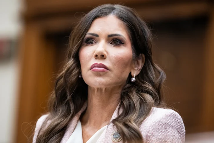 ¡Escándalo en Estados Unidos! Revelan vida secreta del esposo de exsecretaria de Seguridad Nacional ¡Escándalo en Estados Unidos! Revelan vida secreta del esposo de exsecretaria de Seguridad Nacional