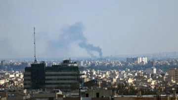 Fuertes explosiones sacuden Teherán; Irán amenaza con ataques más destructivos tras las advertencias de Trump