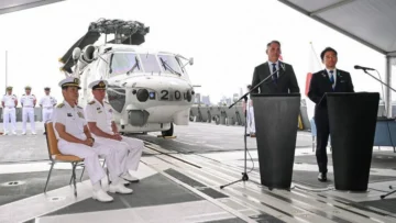 Japón firma multimillonario acuerdo con Australia para venta de buques de guerra