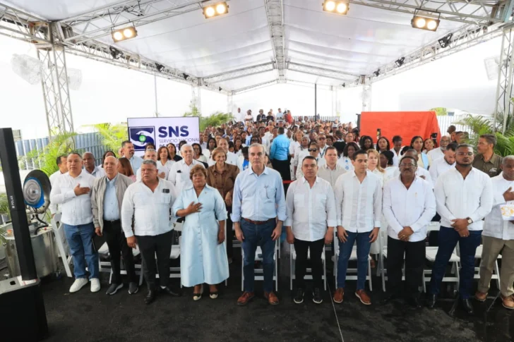 Presidente Abinader deja en funcionamiento áreas remozadas y ampliadas del Hospital Municipal La Victoria