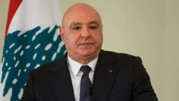 Aoun condiciona el diálogo con Israel a un alto el fuego y la salida de tropas israelíes de Líbano Aoun condiciona el diálogo con Israel a un alto el fuego y la salida de tropas israelíes de Líbano