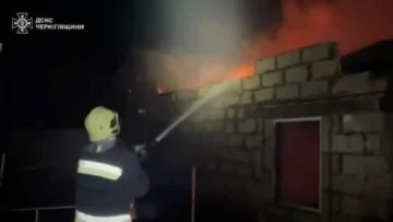 Dos muertos y cinco heridos en Ucrania por ataques rusos; Kiev golpea una fábrica de drones