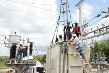 El equipo instalado en la subestación Cruce de Ocoa beneficiará a comunidades de Peravia y San José de Ocoa con un servicio más estable y eficiente