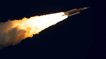 La nave Orión realiza con éxito la maniobra de inyección translunar y los astronautas de la misión Artemis II ya se dirigen hacia la Luna