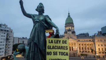 Milei logra victoria legislativa con polémica reforma de glaciares para fomentar minería Milei logra victoria legislativa con polémica reforma de glaciares para fomentar minería