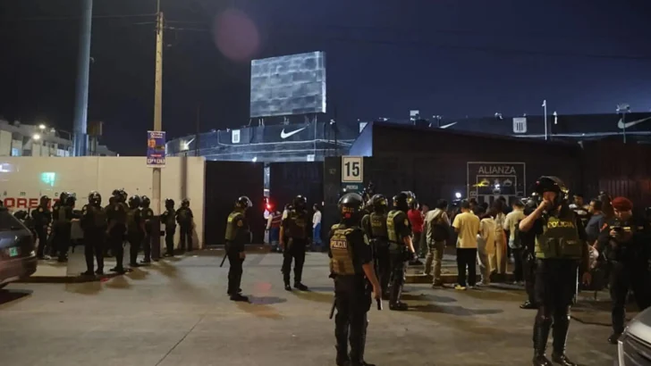 Un muerto y decenas de heridos en estadio de Alianza Lima antes del clásico peruano