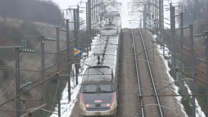 Francia: El choque entre un tren de alta velocidad y un camión deja un muerto y 27 heridos