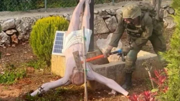 La indignación que desató la imagen de un soldado israelí destruyendo una talla de Jesucristo en Líbano
