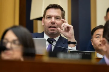 Eric Swalwell suspende su campaña para gobernador de California tras denuncias de conducta sexual inapropiada Eric Swalwell suspende su campaña para gobernador de California tras denuncias de conducta sexual inapropiada