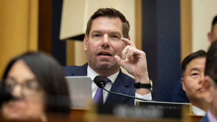 Eric Swalwell suspende su campaña para gobernador de California tras denuncias de conducta sexual inapropiada Eric Swalwell suspende su campaña para gobernador de California tras denuncias de conducta sexual inapropiada