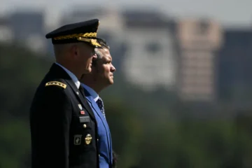 Jefe del Pentágono pidió dimisión al jefe del Ejército de EEUU