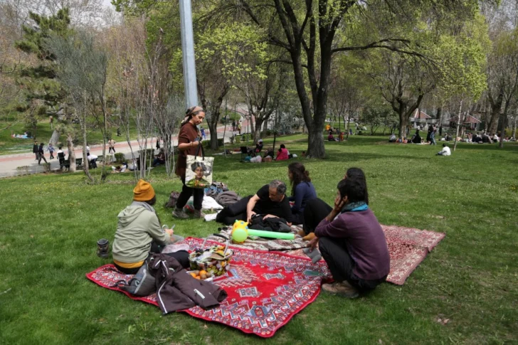 AFP__20260402__AA_02042026_2721200__v1__MidRes__TehranMarksNatureDayDespiteTheWar-728x485