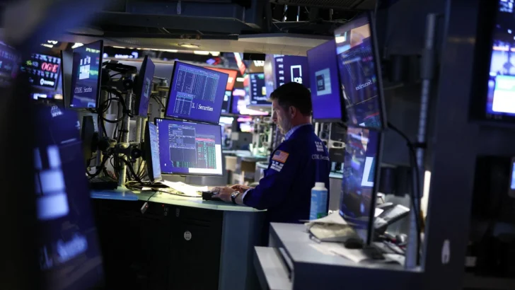 Wall Street da un giro y cierra en verde, con expectativas de avances en Oriente Medio