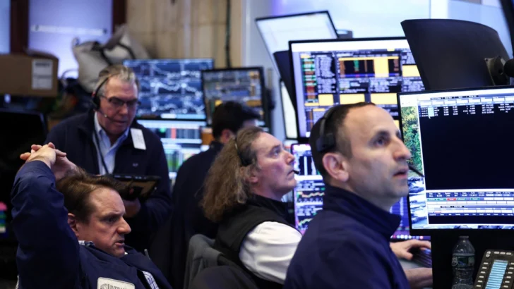 Wall Street cierra dispar a la espera de conversaciones de paz entre EEUU e Irán