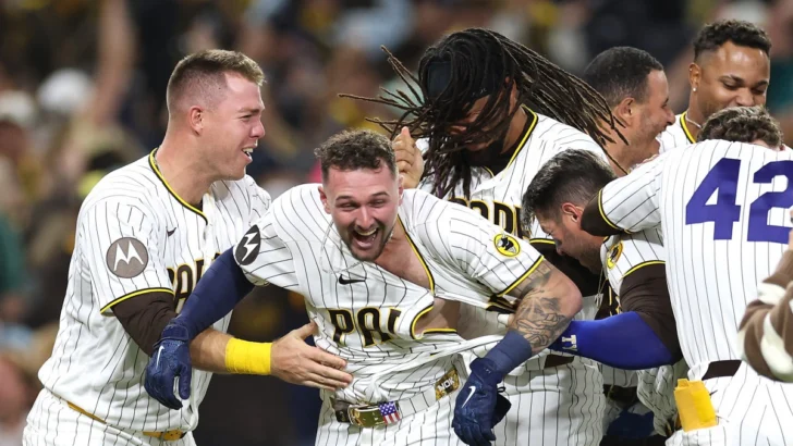MLB: resultados y posiciones. Los Padres remontan cinco carreras y extienden racha a siete victorias