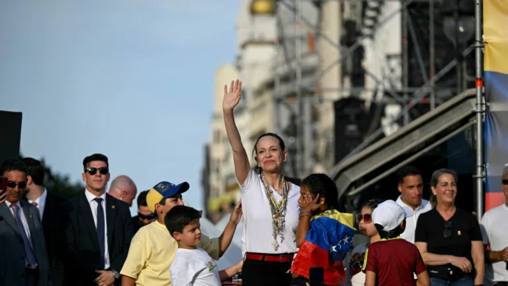 María Corina Machado pide a miles de venezolanos en Madrid que preparen el regreso