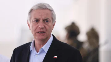 Chile inicia expulsiones de migrantes irregulares bajo el gobierno de Kast