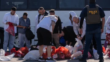 La deportación masiva tiene un nuevo brazo: policía y cortes de Texas tendrán competencias migratorias