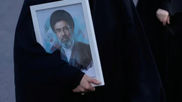 El lugar de los estadounidenses en el golfo Pérsico está en el fondo de sus aguas, afirma Mojtaba Jamenei