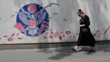 Irán: señales de una relajación en el uso obligatorio del velo islámico