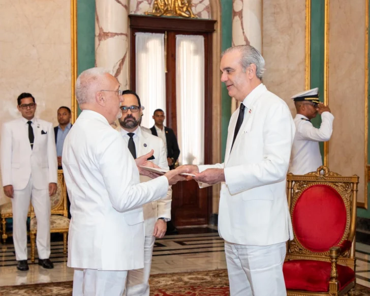 Abinader recibe cartas credenciales de seis nuevos embajadores acreditados ante el Gobierno dominicano