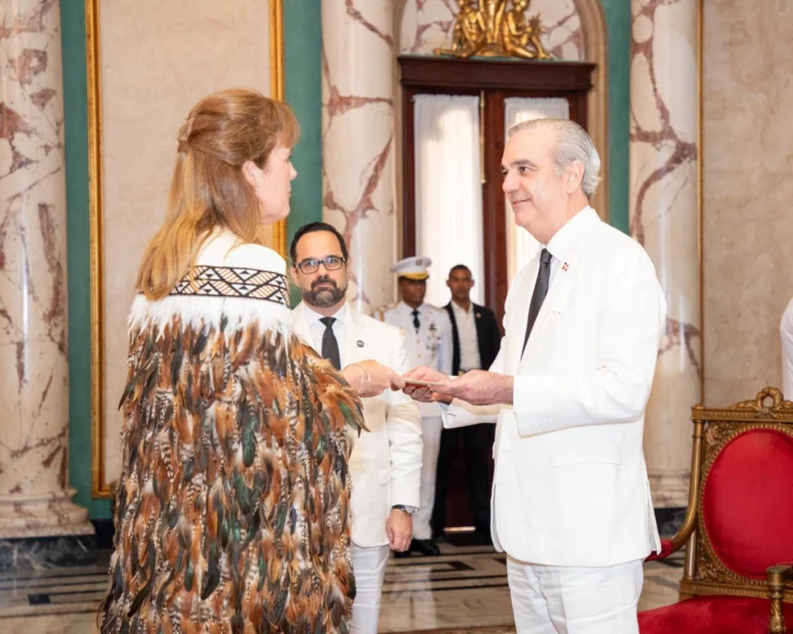 Abinader recibe cartas credenciales de seis nuevos embajadores acreditados ante el Gobierno dominicano