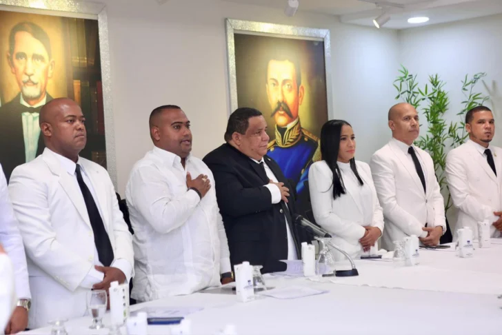 Alcalde de Azua rinde cuentas y plantea solución vial ante accidentes en la región sur