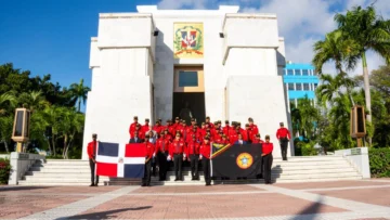 CECCOM conmemora su 22 aniversario con ofrenda floral en el Altar de la Patria