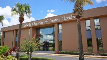 Trump contra católicos: ahora cancela contrato con Arquidiócesis de Miami Trump contra católicos: ahora cancela contrato con Arquidiócesis de Miami