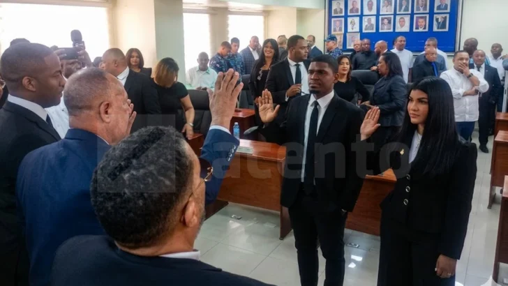 Alexander Villa y Evelyn Ciprián son electos presidente y vicepresidenta del Concejo de Regidores de San Cristóbal