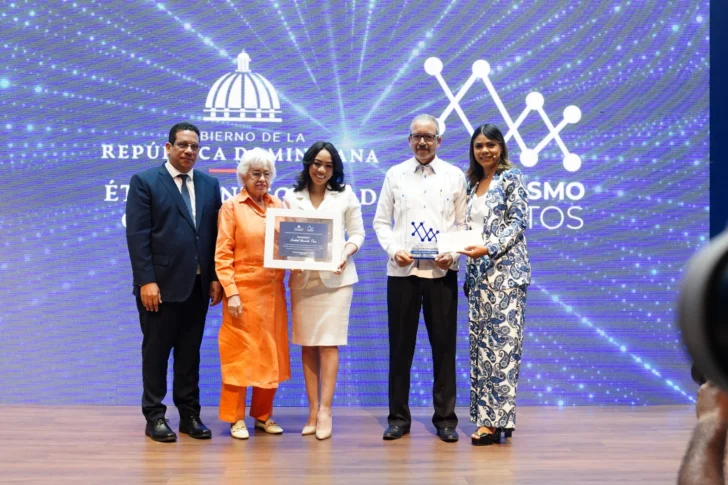 Cristal-Antonia-Acevedo-Ganadora-de-la-Categoria-Diamante-6ta-edicion-728x485