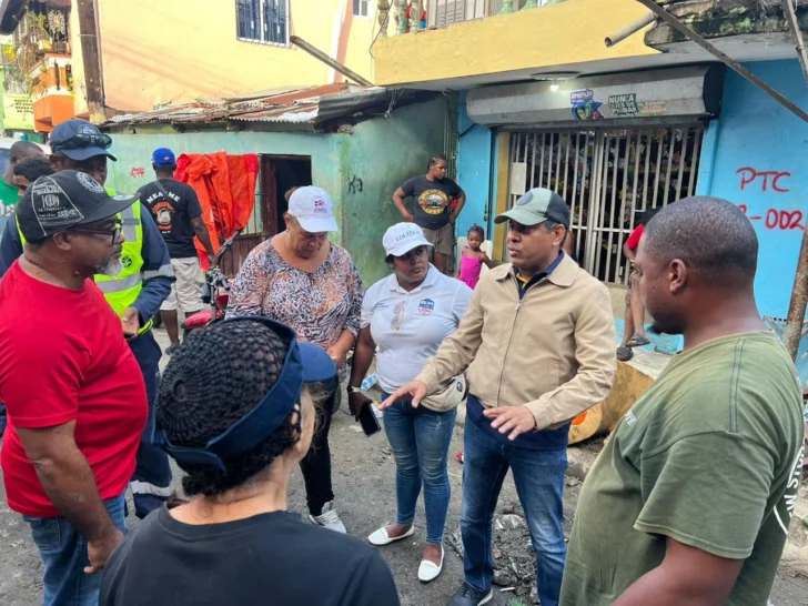 Diputado Ignacio Aracena encabeza recorrido en zonas afectadas por lluvias en Santo Domingo Oeste