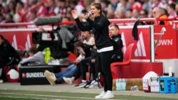 Marie-Louise Eta hace historia y dirige su primer partido al frente del Unión Berlín