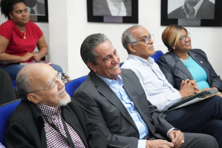 Facultad de Humanidades presenta revista ECOSUASD # 30 con investigaciones sobre la Guerra de Abril del 65